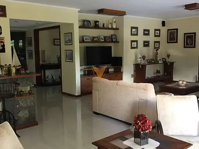 Casa com 2200m² 4 quartos e 6 banheiros, à venda, no bairro Recanto Suiço em Vargem Grande Paulista