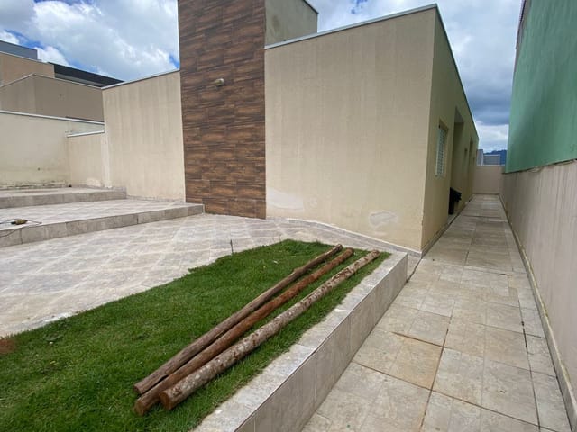 Casa 2 quartos e 1 banheiro, para alugar, no bairro Villa Garden em Extrema