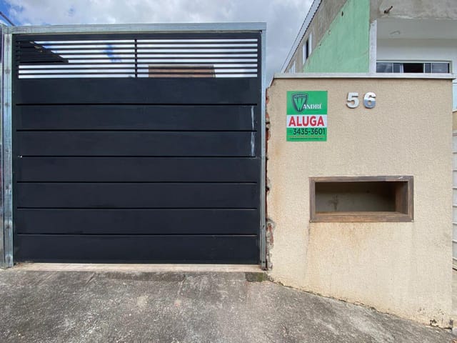 Casa 2 quartos e 1 banheiro, para alugar, no bairro Villa Garden em Extrema