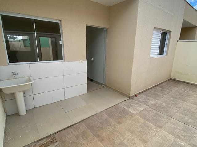 Casa 2 quartos e 1 banheiro, para alugar, no bairro Villa Garden em Extrema