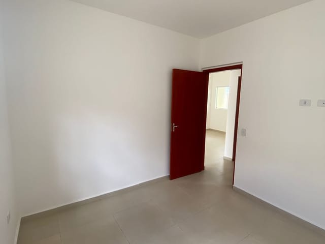 Casa 2 quartos e 1 banheiro, para alugar, no bairro Villa Garden em Extrema