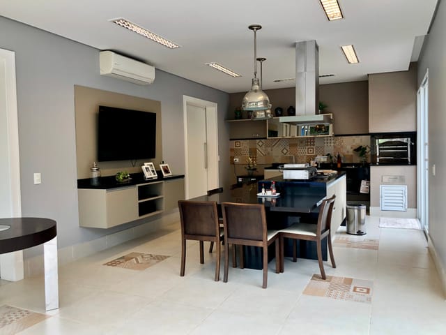 Casa com 1109m² 4 quartos e 7 banheiros, à venda, no bairro Jardim Indaiá em Embu das Artes