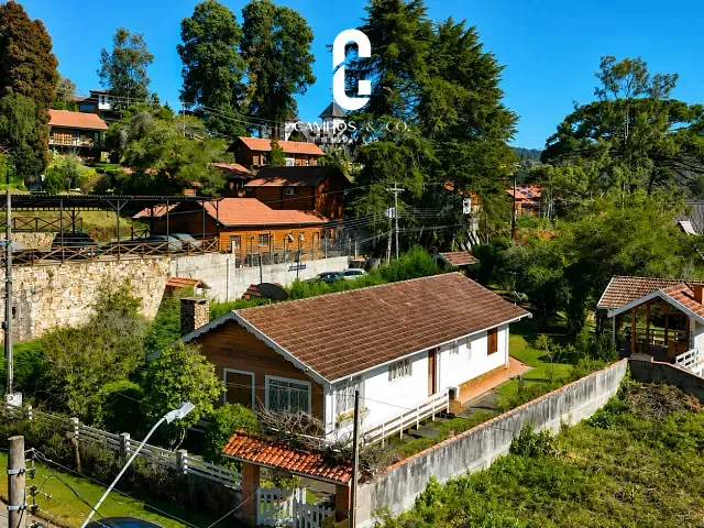 Casa com 2047m² 3 quartos e 4 banheiros, à venda, no bairro Vila Everest em Campos do Jordão