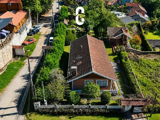 Casa com 2047m² 3 quartos e 4 banheiros, à venda, no bairro Vila Everest em Campos do Jordão