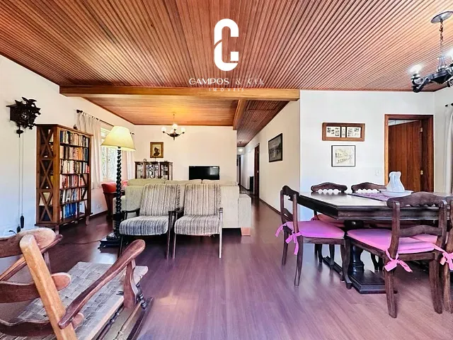 Casa com 2047m² 3 quartos e 4 banheiros, à venda, no bairro Vila Everest em Campos do Jordão