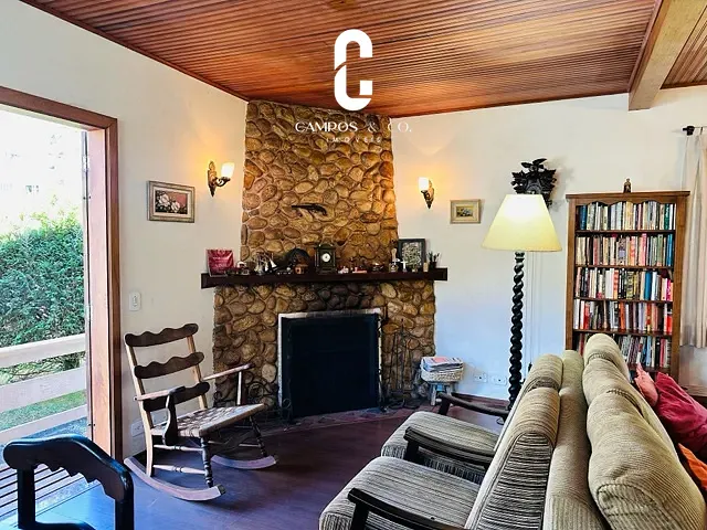 Casa com 2047m² 3 quartos e 4 banheiros, à venda, no bairro Vila Everest em Campos do Jordão