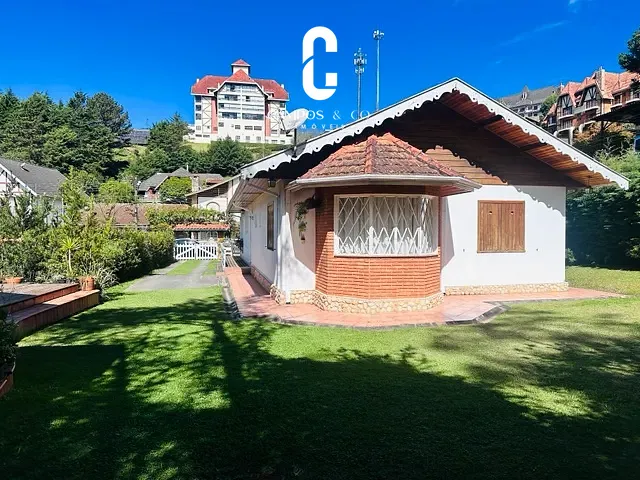 Casa com 2047m² 3 quartos e 4 banheiros, à venda, no bairro Vila Everest em Campos do Jordão