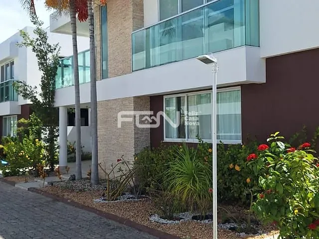 Casa com 200m² 4 quartos e 4 banheiros, à venda, no bairro Buraquinho em Lauro de Freitas