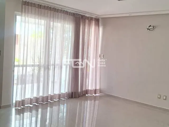 Casa com 200m² 4 quartos e 4 banheiros, à venda, no bairro Buraquinho em Lauro de Freitas