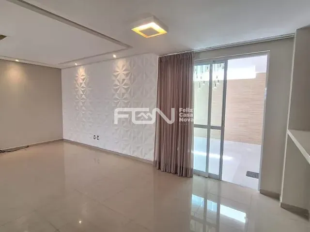 Casa com 200m² 4 quartos e 4 banheiros, à venda, no bairro Buraquinho em Lauro de Freitas