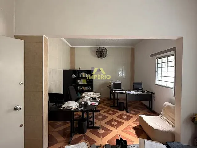 Casa com 289m² 1 quarto e 1 banheiro, à venda, no bairro Centro em Salto
