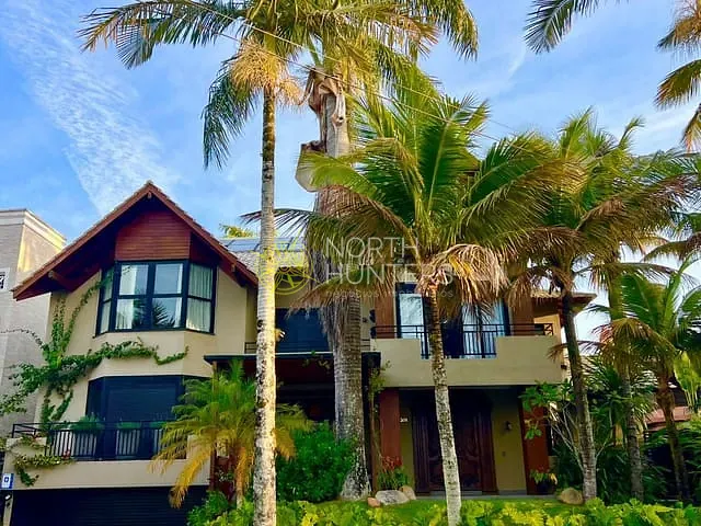 Casa com 600m² 5 quartos e 6 banheiros, à venda ou para alugar, no bairro Jurerê Internacional em Florianópolis