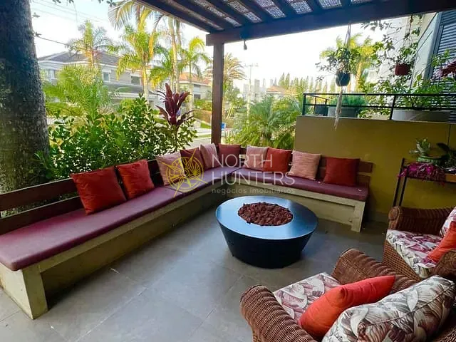 Casa com 600m² 5 quartos e 6 banheiros, à venda ou para alugar, no bairro Jurerê Internacional em Florianópolis