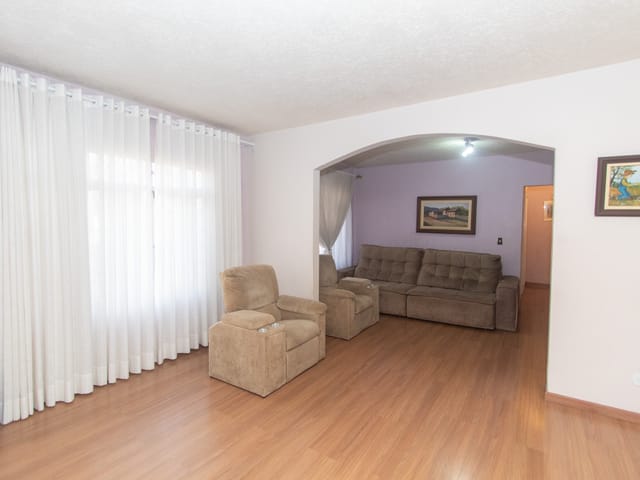Casa com 293m² 3 quartos e 3 banheiros, à venda, no bairro Uberaba em Curitiba