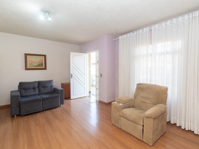 Casa com 293m² 3 quartos e 3 banheiros, à venda, no bairro Uberaba em Curitiba