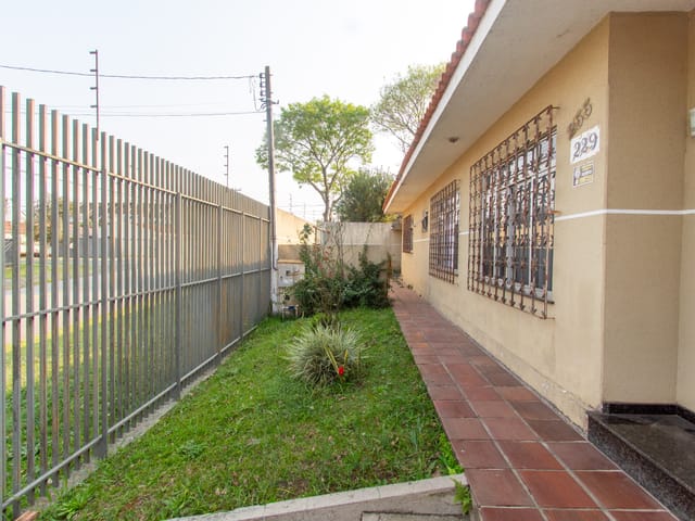 Casa com 293m² 3 quartos e 3 banheiros, à venda, no bairro Uberaba em Curitiba
