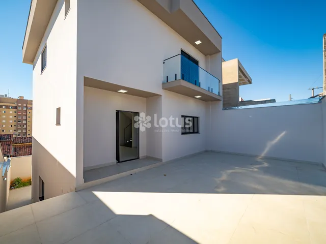 Casa 3 quartos e 5 banheiros, à venda, no bairro Portais (Polvilho) em Cajamar