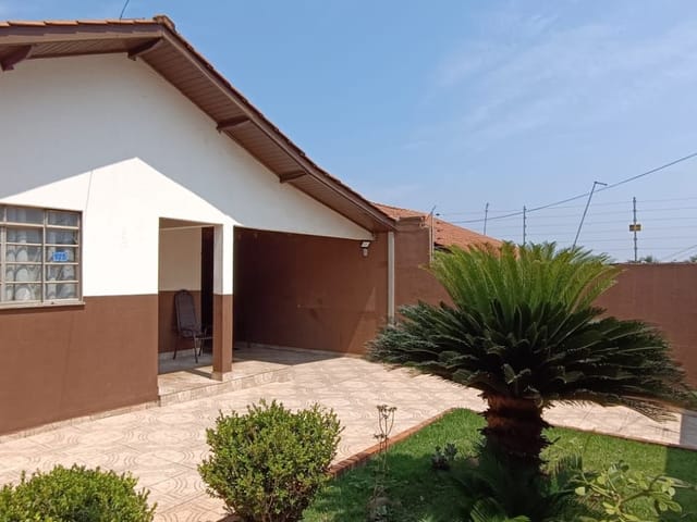 Casa com 200m² 3 quartos e 1 banheiro, à venda, no bairro Conjunto Habitacional Waldomiro M Gomes em Cambé