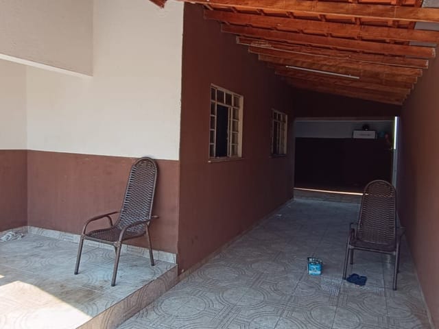 Casa com 200m² 3 quartos e 1 banheiro, à venda, no bairro Conjunto Habitacional Waldomiro M Gomes em Cambé