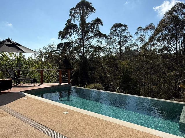 Casa com 1117m² 4 quartos e 6 banheiros, à venda, no bairro Jardim Indaiá em Embu das Artes