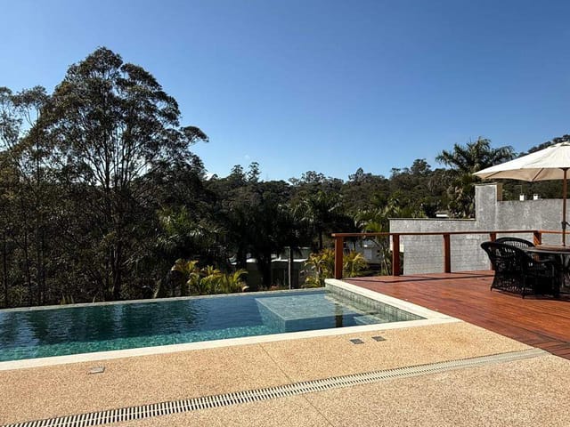 Casa com 1117m² 4 quartos e 6 banheiros, à venda, no bairro Jardim Indaiá em Embu das Artes