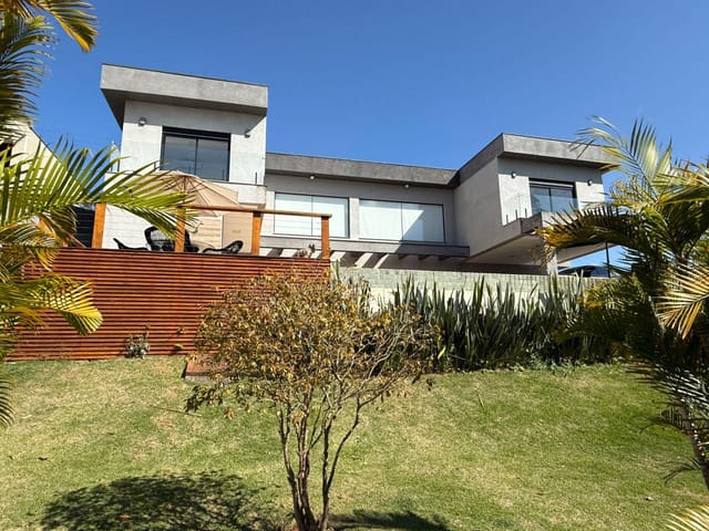 Casa com 1117m² 4 quartos e 6 banheiros, à venda, no bairro Jardim Indaiá em Embu das Artes