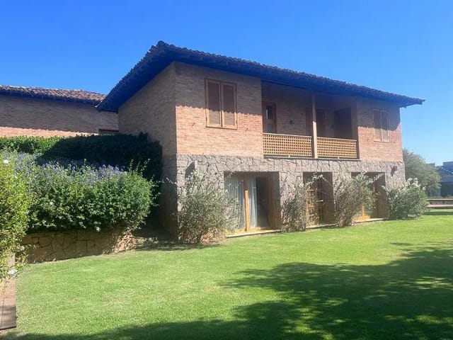 Casa com 3500m² 6 quartos e 8 banheiros, à venda, no bairro itupeva em Itupeva