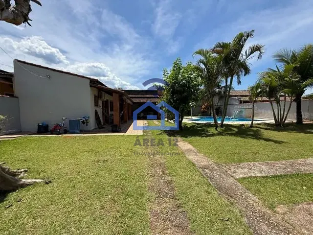 Casa com 500m² 2 quartos e 3 banheiros, à venda, no bairro Massaguaçu  em Caraguatatuba