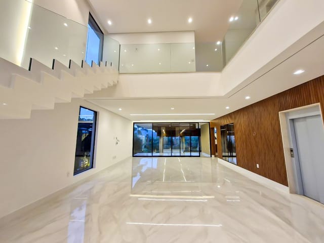 Casa com 600m² 4 quartos e 8 banheiros, à venda, no bairro Barra da Tijuca em Rio de Janeiro
