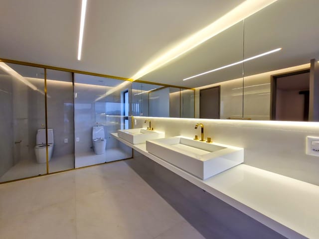 Casa com 600m² 4 quartos e 8 banheiros, à venda, no bairro Barra da Tijuca em Rio de Janeiro