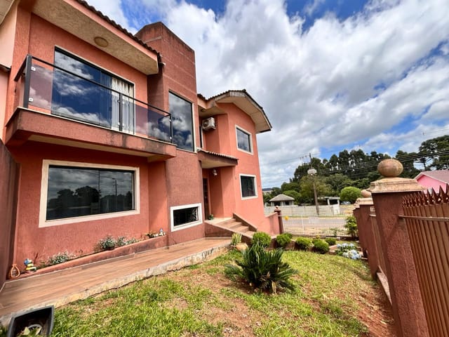 Casa com 552m² 3 quartos e 6 banheiros, à venda, no bairro Contorno em Ponta Grossa