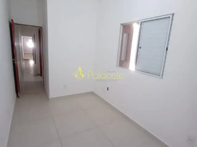 Casa com 125m² 3 quartos e 1 banheiro, à venda, no bairro Residencial Mombaça em Pindamonhangaba