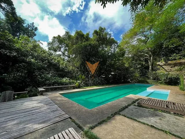 Casa com 1044m² 3 quartos e 3 banheiros, à venda, no bairro Chácara do Refúgio em Carapicuíba
