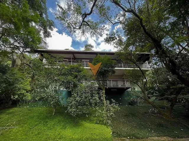 Casa com 1044m² 3 quartos e 3 banheiros, à venda, no bairro Chácara do Refúgio em Carapicuíba