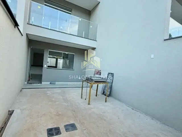Casa 2 quartos e 2 banheiros, à venda, no bairro Parque Xangri-Lá em Contagem