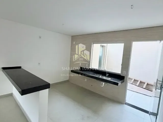 Casa 2 quartos e 2 banheiros, à venda, no bairro Parque Xangri-Lá em Contagem