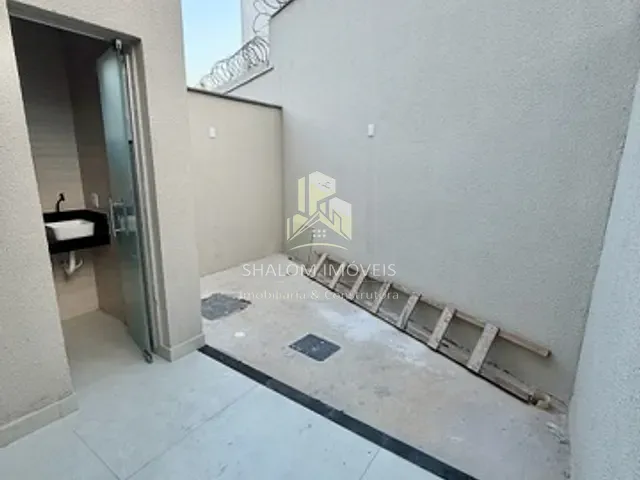 Casa 2 quartos e 2 banheiros, à venda, no bairro Parque Xangri-Lá em Contagem