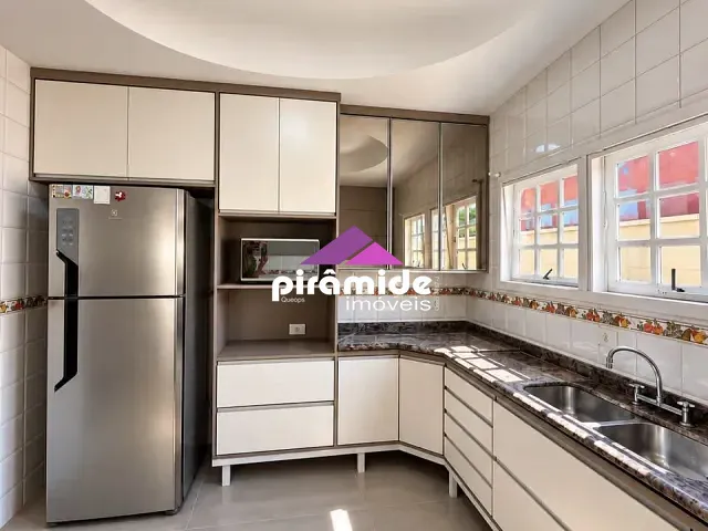 Casa com 310m² 4 quartos e 5 banheiros, à venda, no bairro Urbanova em São José dos Campos