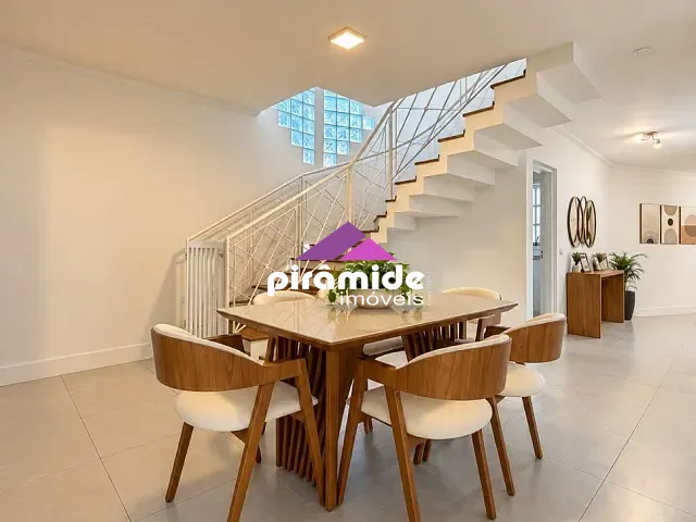 Casa com 310m² 4 quartos e 5 banheiros, à venda, no bairro Urbanova em São José dos Campos