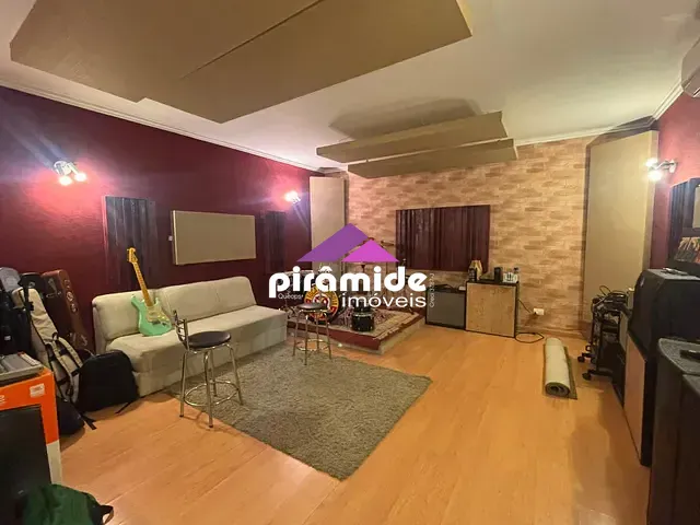 Casa com 450m² 3 quartos e 3 banheiros, à venda, no bairro Jardim Alvorada em São José dos Campos
