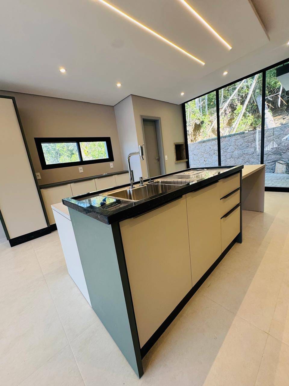 Casa à venda com 3 quartos, 250m² - Foto 8