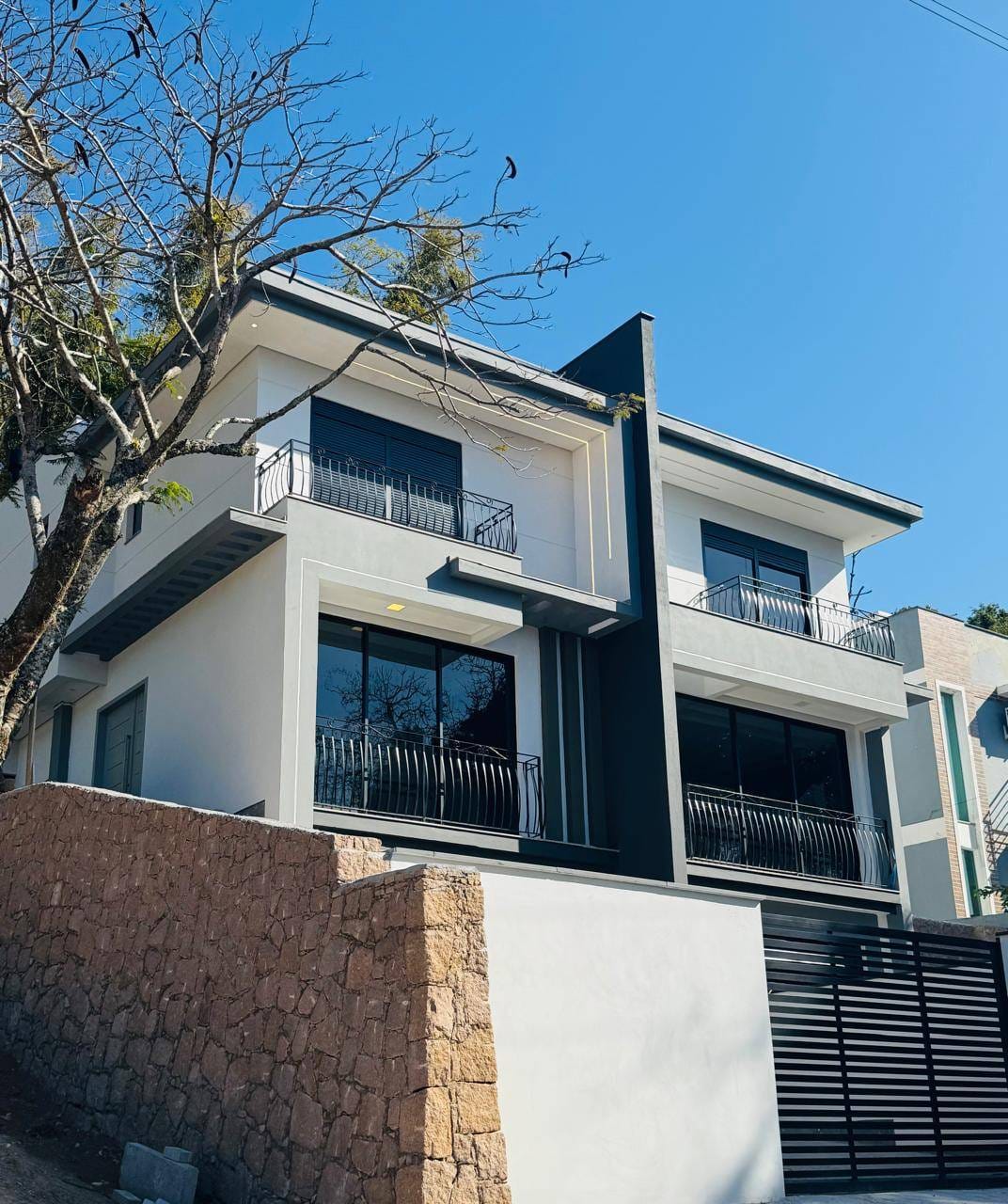Casa à venda com 3 quartos, 250m² - Foto 1