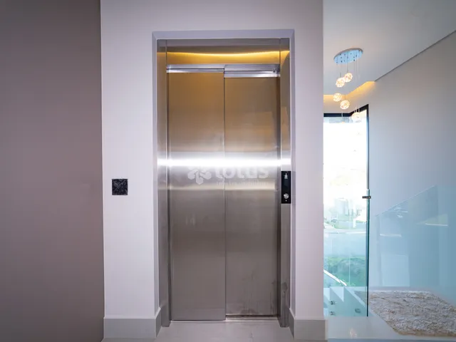 Casa 3 quartos e 5 banheiros, à venda, no bairro Sítio do Morro em Santana de Parnaíba