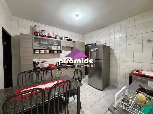 Casa com 150m² 3 quartos e 2 banheiros, à venda, no bairro Jardim Portugal em São José dos Campos