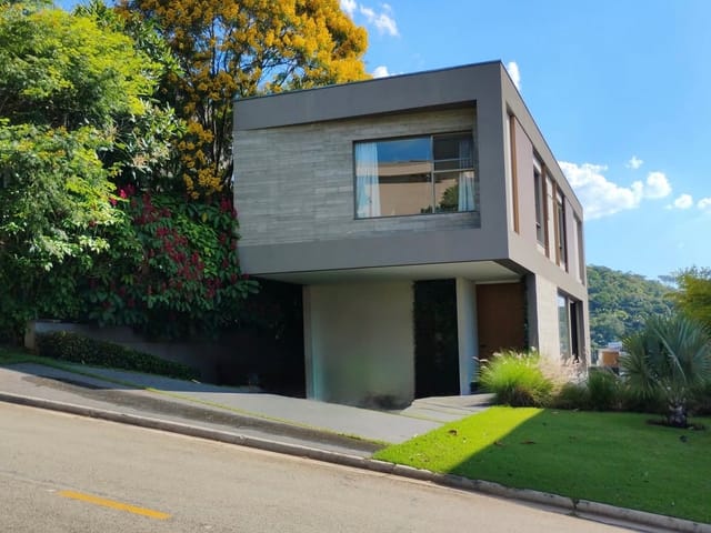 Casa com 490m² 4 quartos e 6 banheiros, à venda, no bairro Alphaville em Santana de Parnaíba
