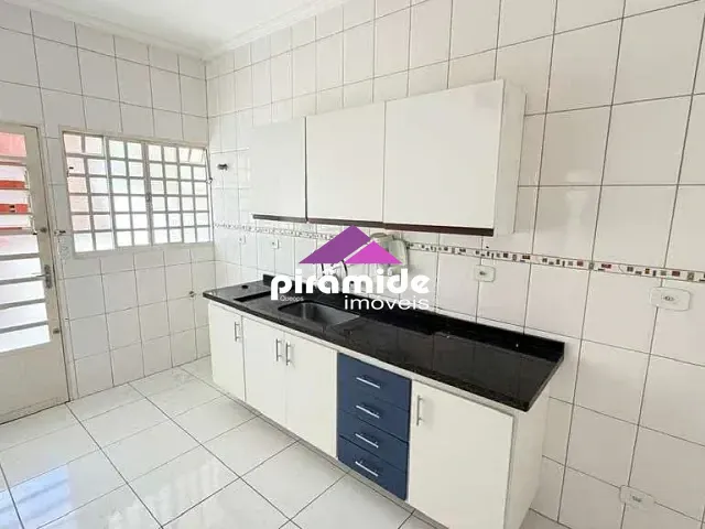 Casa com 250m² 3 quartos e 2 banheiros, à venda ou para alugar, no bairro Jardim Satélite em São José dos Campos