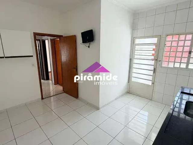 Casa com 250m² 3 quartos e 2 banheiros, à venda ou para alugar, no bairro Jardim Satélite em São José dos Campos
