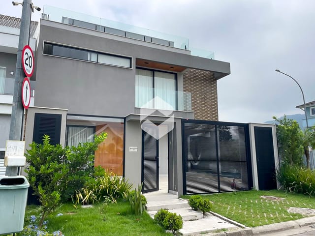Casa 4 quartos e 5 banheiros, à venda, no bairro Vargem Pequena em Rio de Janeiro