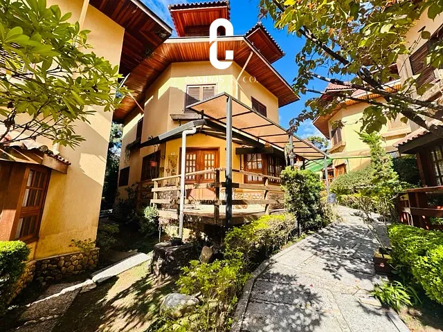 Casa 4 quartos e 5 banheiros, à venda, no bairro Vila Inglesa em Campos do Jordão