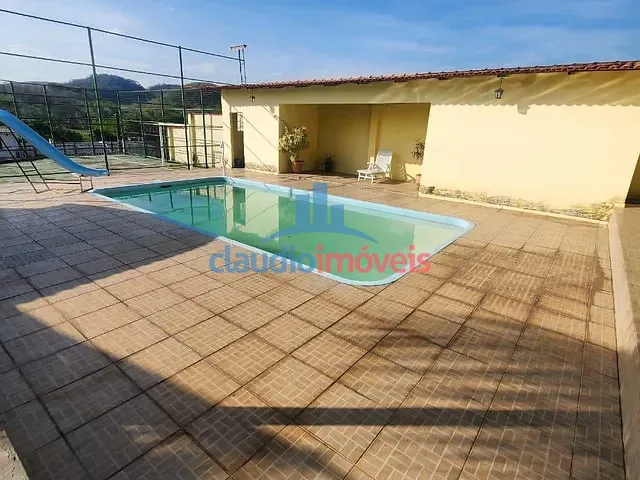 Casa com 808m² 3 quartos e 3 banheiros, à venda, no bairro Colônia Santo Antônio em Barra Mansa